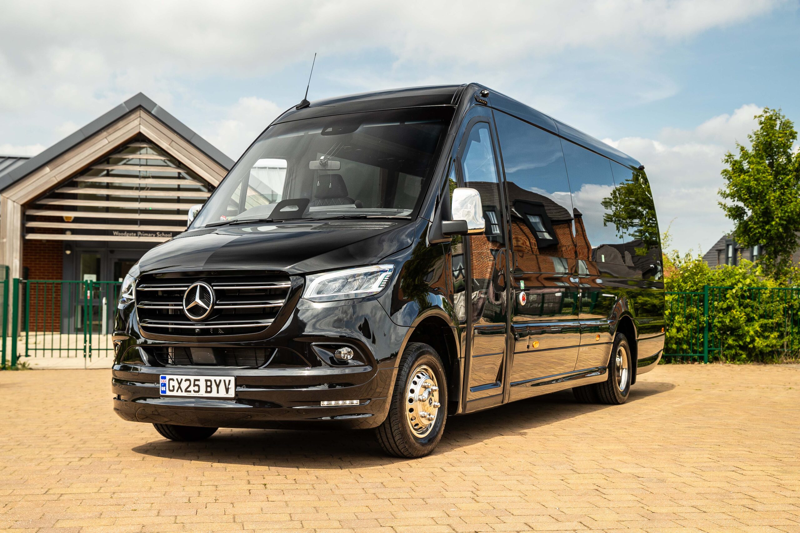 Executive 16-seat minibus — Minibus Man Bedford