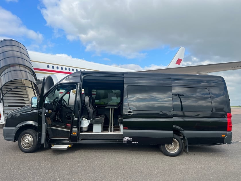 Luxury minibus on the road — Minibus Man Bedford